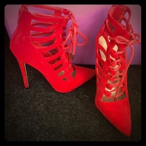 Red pointed toe heel